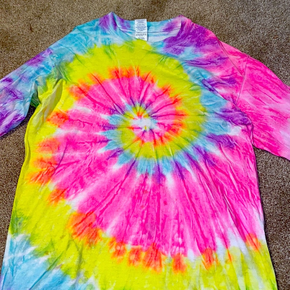 gildan tie-dye long sleeve